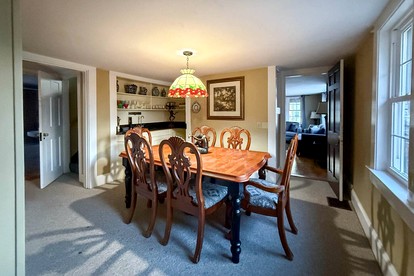 Charming Brick Retreat with Hot Tub & Mountain Views in Conway, New Hampshire - Conway, New Hampshire - glamping.directory