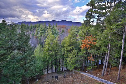 Rustic Log Cabin with Jacuzzi Bathtub in the Adirondack Mountains, New York - Wilmington, New York - glamping.directory