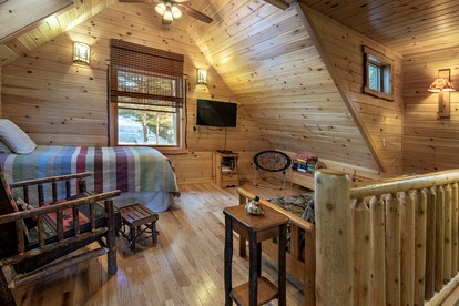 Rustic Log Cabin with Jacuzzi Bathtub in the Adirondack Mountains, New York - Wilmington, New York - glamping.directory