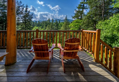 Rustic Log Cabin with Jacuzzi Bathtub in the Adirondack Mountains, New York - Wilmington, New York - glamping.directory