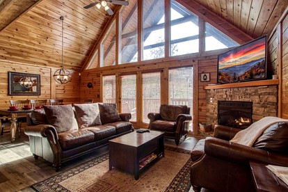 Unwind in Style in this Gatlinburg Luxury Rental for Unforgettable Tennessee Glamping - Gatlinburg, Tennessee - glamping.directory