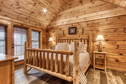 Unwind in Style in this Gatlinburg Luxury Rental for Unforgettable Tennessee Glamping - Gatlinburg, Tennessee - glamping.directory