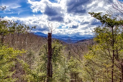 Unwind in Style in this Gatlinburg Luxury Rental for Unforgettable Tennessee Glamping - Gatlinburg, Tennessee - glamping.directory