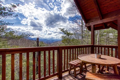 Unwind in Style in this Gatlinburg Luxury Rental for Unforgettable Tennessee Glamping - Gatlinburg, Tennessee - glamping.directory
