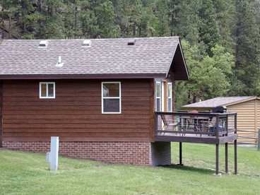 Vibrant Creekside Cabin Haven near Battle Creek River in South Dakota - Keystone, South Dakota - glamping.directory