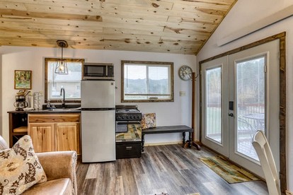 Vibrant Creekside Cabin Haven near Battle Creek River in South Dakota - Keystone, South Dakota - glamping.directory