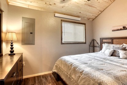 Vibrant Creekside Cabin Haven near Battle Creek River in South Dakota - Keystone, South Dakota - glamping.directory