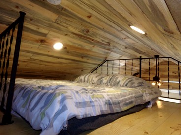 Vibrant Creekside Cabin Haven near Battle Creek River in South Dakota - Keystone, South Dakota - glamping.directory