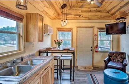 Vibrant Creekside Cabin Haven near Battle Creek River in South Dakota - Keystone, South Dakota - glamping.directory
