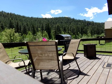 Vibrant Creekside Cabin Haven near Battle Creek River in South Dakota - Keystone, South Dakota - glamping.directory