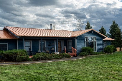 Elegant Western-Style Vacation Rental with Mountain Views near Madison River in Ennis, Montana - glamping.directory