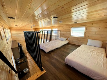 Stylish Tiny Home Getaway with Spacious Loft & Outdoor Area in Williams, Arizona - Williams, Arizona - glamping.directory