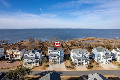 Beautiful Modern Beach House for Large Family Vacations with Incredible Views for an Unforgettable Coastal Getaway in Corolla, North Carolina - Corolla, North Carolina - glamping.directory