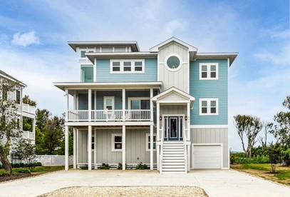 Beautiful Modern Beach House for Large Family Vacations with Incredible Views for an Unforgettable Coastal Getaway in Corolla, North Carolina - glamping.directory