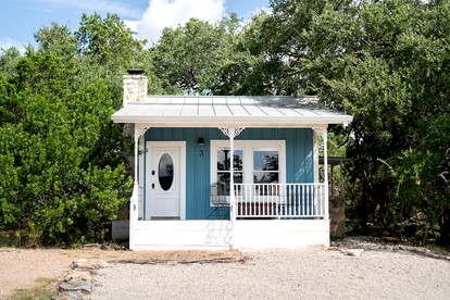 Beautiful Texas Cottage for a Romantic Canyon Lake Getaway - glamping.directory