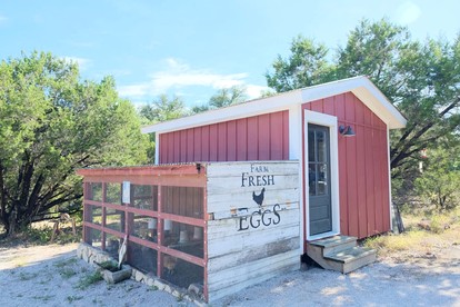 Beautiful Texas Cottage for a Romantic Canyon Lake Getaway - Fischer, Texas - glamping.directory