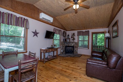 North Carolina Pet-Friendly Cabin Rental for Romantic Getaways to the Mountains - Spruce Pine, North Carolina - glamping.directory