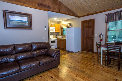 North Carolina Pet-Friendly Cabin Rental for Romantic Getaways to the Mountains - Spruce Pine, North Carolina - glamping.directory