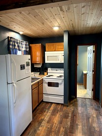 North Carolina Pet-Friendly Cabin Rental for Romantic Getaways to the Mountains - Spruce Pine, North Carolina - glamping.directory