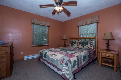 North Carolina Pet-Friendly Cabin Rental for Romantic Getaways to the Mountains - Spruce Pine, North Carolina - glamping.directory