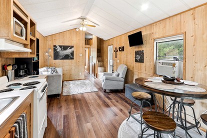 Idyllic Rental Cabin for Romantic Getaways and Outdoor Adventures by Toronto Lake, Kansas - Toronto, Kansas - glamping.directory