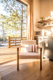 Memorable Getaways in Alabama in this Lovely Tiny House with Hot Tub near Lake Guntersville - Guntersville, Alabama - glamping.directory