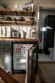 Memorable Getaways in Alabama in this Lovely Tiny House with Hot Tub near Lake Guntersville - Guntersville, Alabama - glamping.directory