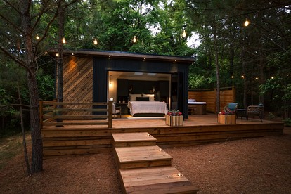 Memorable Getaways in Alabama in this Lovely Tiny House with Hot Tub near Lake Guntersville - glamping.directory