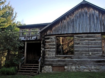 Rustic Log Cabin with Spectacular Mountain Vistas in Piedmont Region, Virginia - Independence, Virginia - glamping.directory