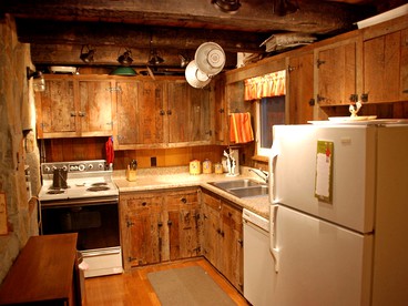 Rustic Log Cabin with Spectacular Mountain Vistas in Piedmont Region, Virginia - Independence, Virginia - glamping.directory