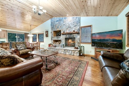 Comfy Cabin with Outdoor Living Space with Spa in Big Bear Lake - Big Bear Lake, California - glamping.directory