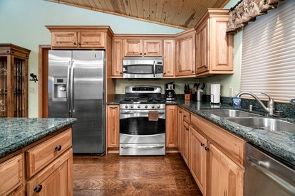 Comfy Cabin with Outdoor Living Space with Spa in Big Bear Lake - Big Bear Lake, California - glamping.directory