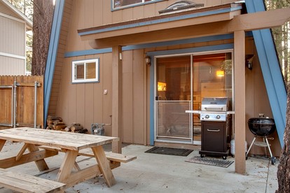 Comfy Cabin with Outdoor Living Space with Spa in Big Bear Lake - Big Bear Lake, California - glamping.directory