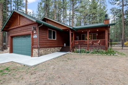 Comfy Cabin with Outdoor Living Space with Spa in Big Bear Lake - glamping.directory