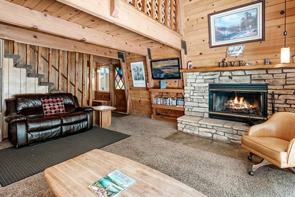 Comfy Cabin with Outdoor Living Space with Spa in Big Bear Lake - Big Bear Lake, California - glamping.directory