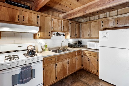 Comfy Cabin with Outdoor Living Space with Spa in Big Bear Lake - Big Bear Lake, California - glamping.directory