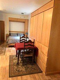Spacious Family Retreat for a Secluded Getaway in Girdwood, Alaska - Girdwood, Alaska - glamping.directory