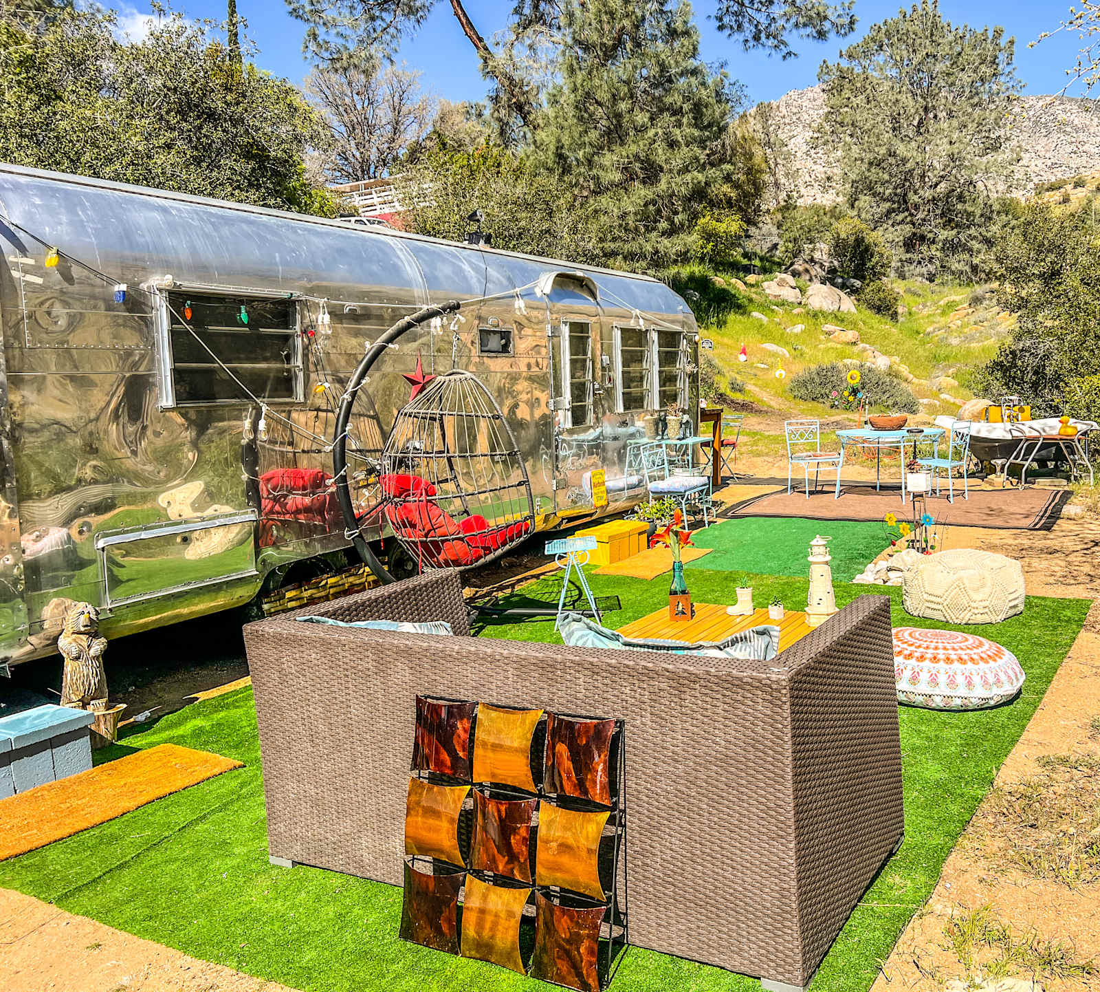 The 1963 Silver Streak – Retro Glam - glamping.directory
