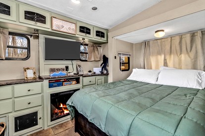 Cozy Mountain Camper Retreat with Private View Deck & Fire Pit in Old Fort, North Carolina - Old Fort, North Carolina - glamping.directory