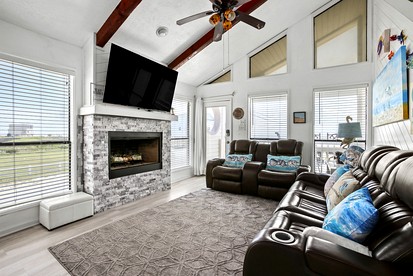 Charming Beach House with Breathtaking Ocean View and Spacious Decks in Jamaica Beach, Texas - Jamaica Beach, Texas - glamping.directory