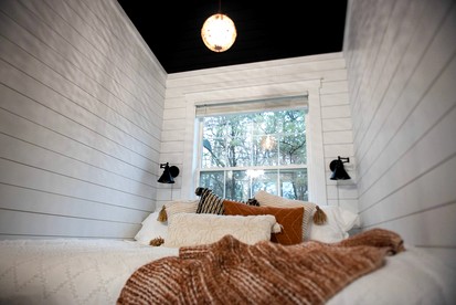 Beautiful Modern Tree House Cabin Surrounded by Trees for a Peaceful Romantic Getaway near Lone Oak, Texas - Lone Oak, Texas - glamping.directory
