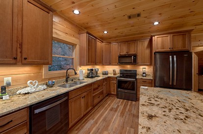 Vacation Rental for Four in Gatlinburg with Fire-Pit and Spectacular Views of the Great Smoky Mountains - Gatlinburg, Tennessee - glamping.directory