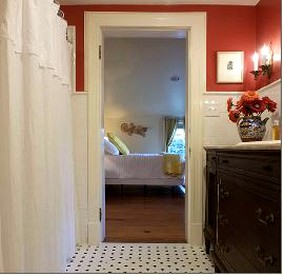 Bright Lakefront Bed and Breakfast Suite near Greenville, North Carolina - Williamston, North Carolina - glamping.directory
