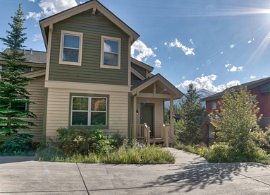Regal Breckenridge Cabin with a Hot Tub - glamping.directory