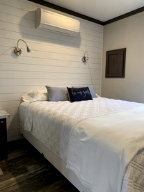 Modern Tiny House Rental Perfect for Glamping near Austin - Hutto, Texas - glamping.directory