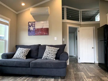 Modern Tiny House Rental Perfect for Glamping near Austin - Hutto, Texas - glamping.directory