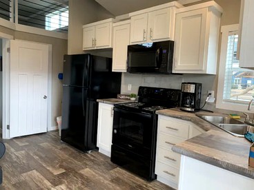 Modern Tiny House Rental Perfect for Glamping near Austin - Hutto, Texas - glamping.directory