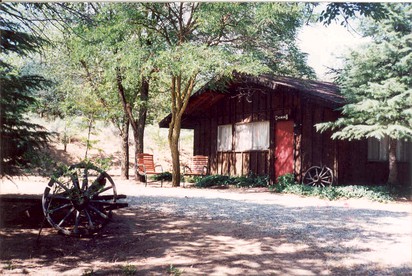 Cabin Rental with a Swimming Pool in the Tehachapi Mountains, California - glamping.directory