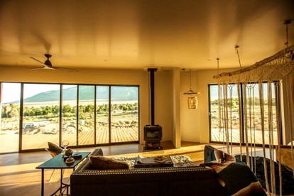 Stunning Lone Pine Accommodation for Romantic Getaways in California - Lone Pine, California - glamping.directory