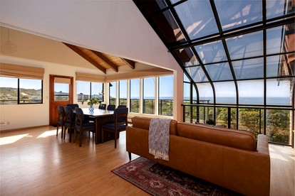 Incredible Oceanfront Retreat with Stunning Views for Group Getaways in Moss Beach, California - Moss Beach, California - glamping.directory